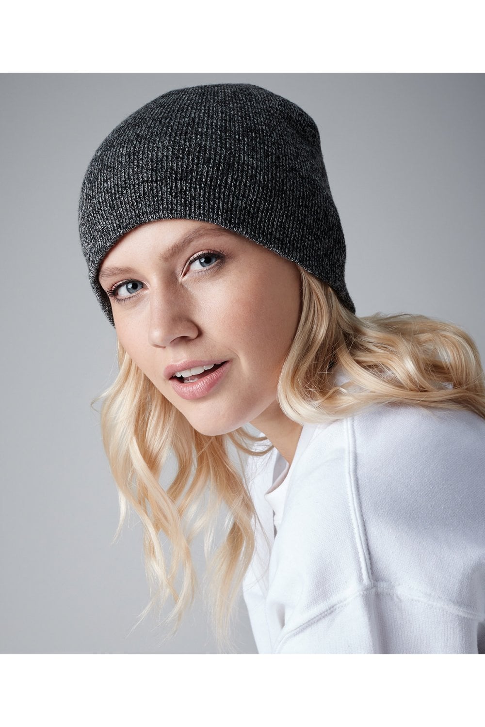 Two-tone pull-on beanie